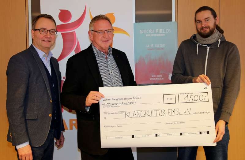 Spendenübergabe an Klangkultur